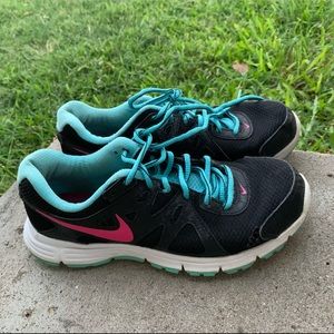 Nike Revolutionary 2 Sneakers